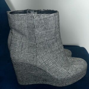 Platform booties plaid design